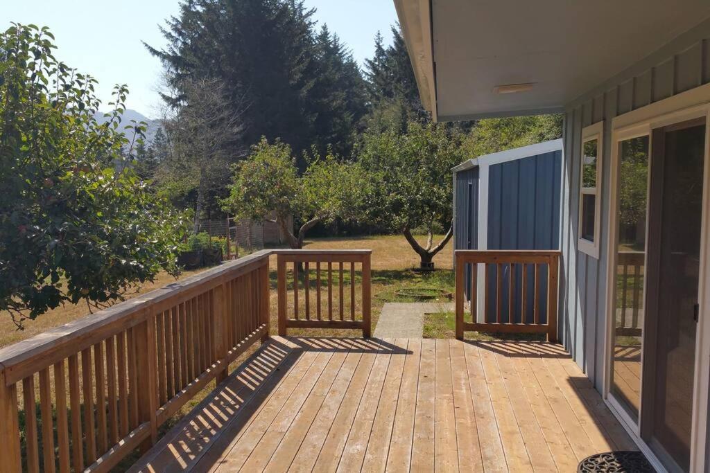 Coastal Charm: Sw Oregon Home On 2+ Quiet Acres Carpenterville Esterno foto