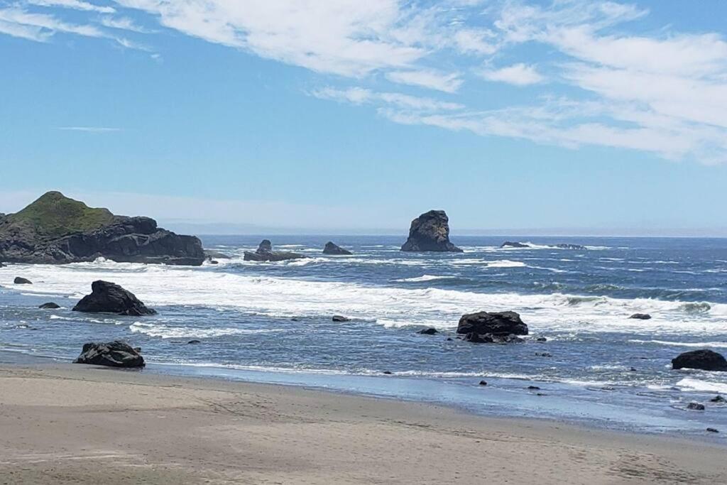 Coastal Charm: Sw Oregon Home On 2+ Quiet Acres Carpenterville Esterno foto