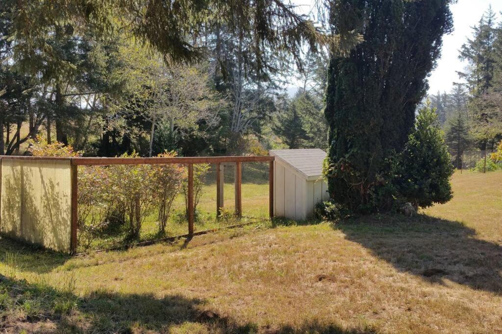 Coastal Charm: Sw Oregon Home On 2+ Quiet Acres Carpenterville Esterno foto