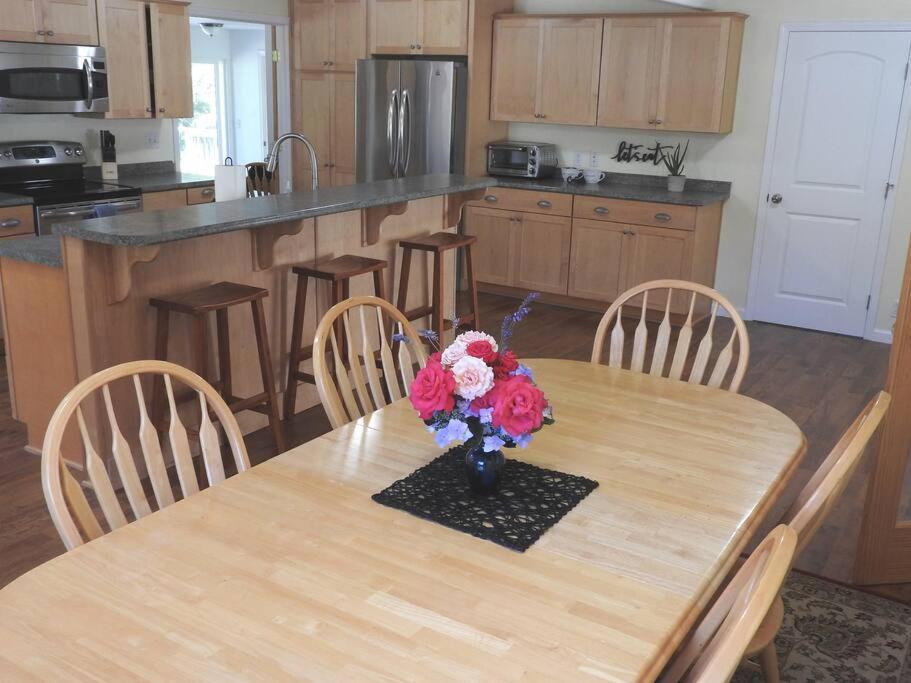 Coastal Charm: Sw Oregon Home On 2+ Quiet Acres Carpenterville Esterno foto